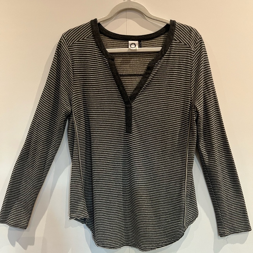 Anthropologie Akemi + Kin grey metallic thread striped Henley
